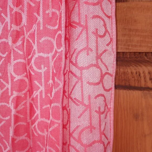 Calvin Klein Pashmina-style scarf - Picture 5 of 7